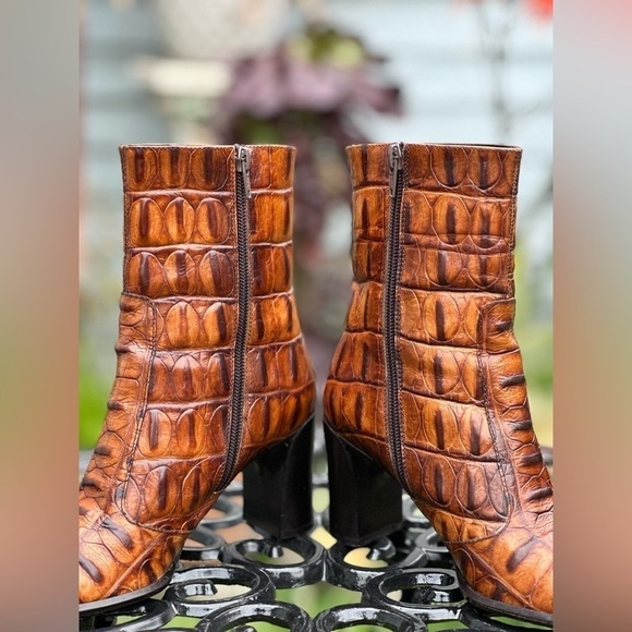 Via Spiga — Vintage Crocodile Heeled Ankle Boots - Picture 4 of 6